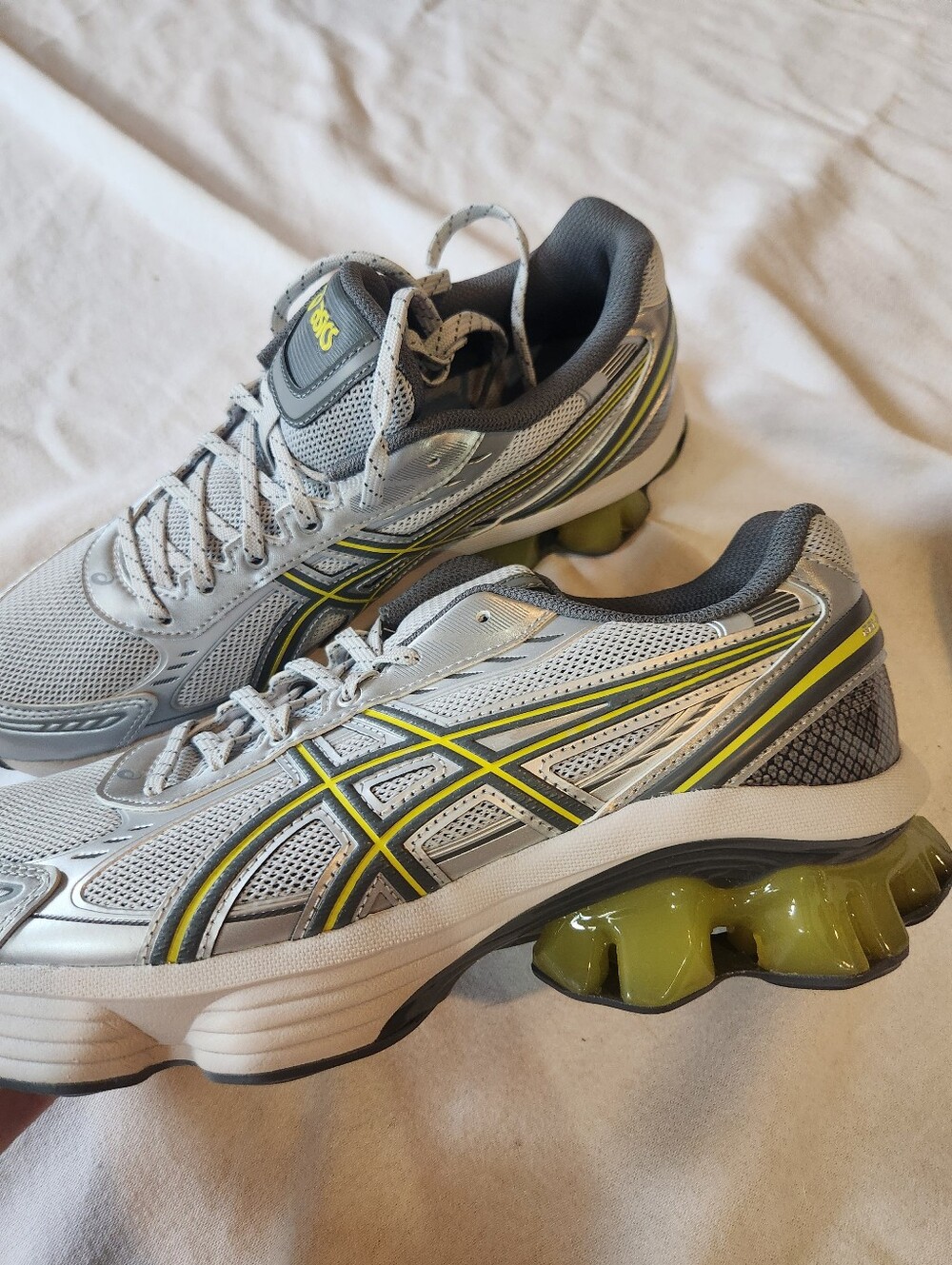 NWT ASICS Gel Kinetic Fluent Glacier Grey Steel Grey Lime Green Silver Mens 8.5